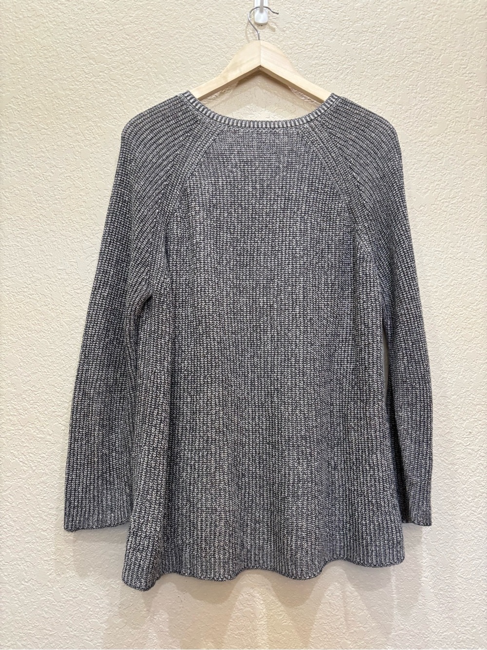 Eileen Fisher Grey Marl Textured Knit V-Neck Sweater Cozy Minimalist Medium - Picture 7 of 7